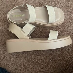 NWOT Cushionaire Nude Memory Foam Dual-Strap Sandals